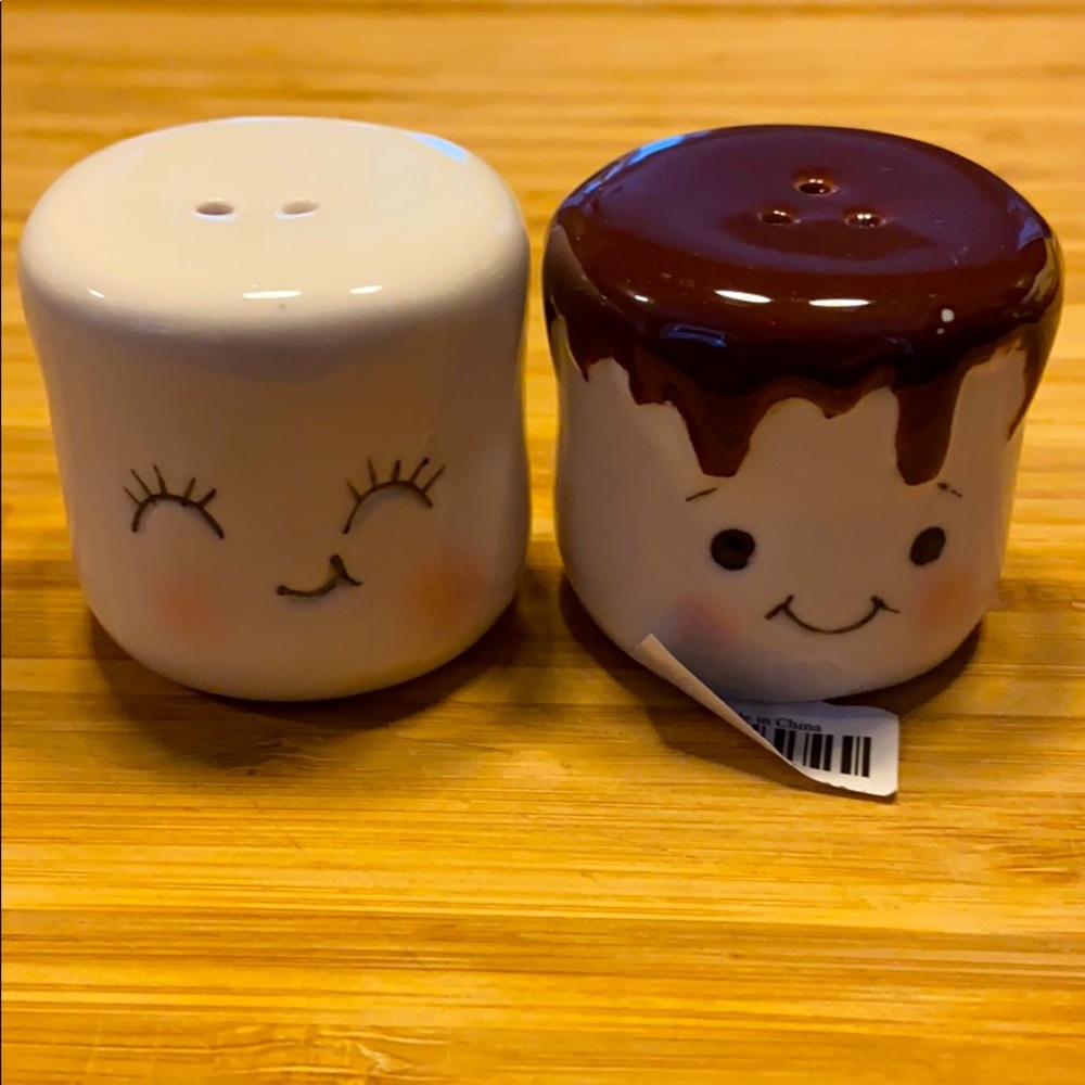 Adorable marshmallow salt and pepper shakers